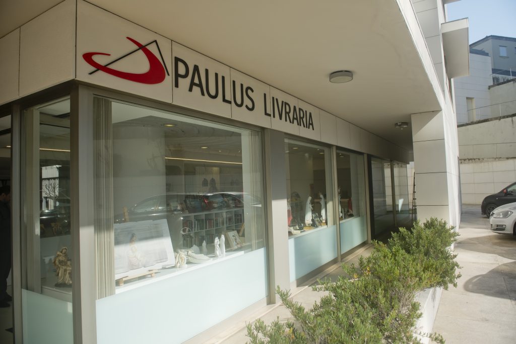 Bispo do Porto lança dois livros na inauguração da Paulus Livraria ...